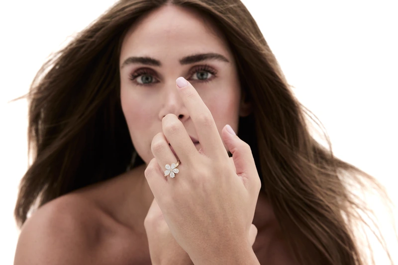 Yellow Gold Ring — Women, White Blossom — View ring 12